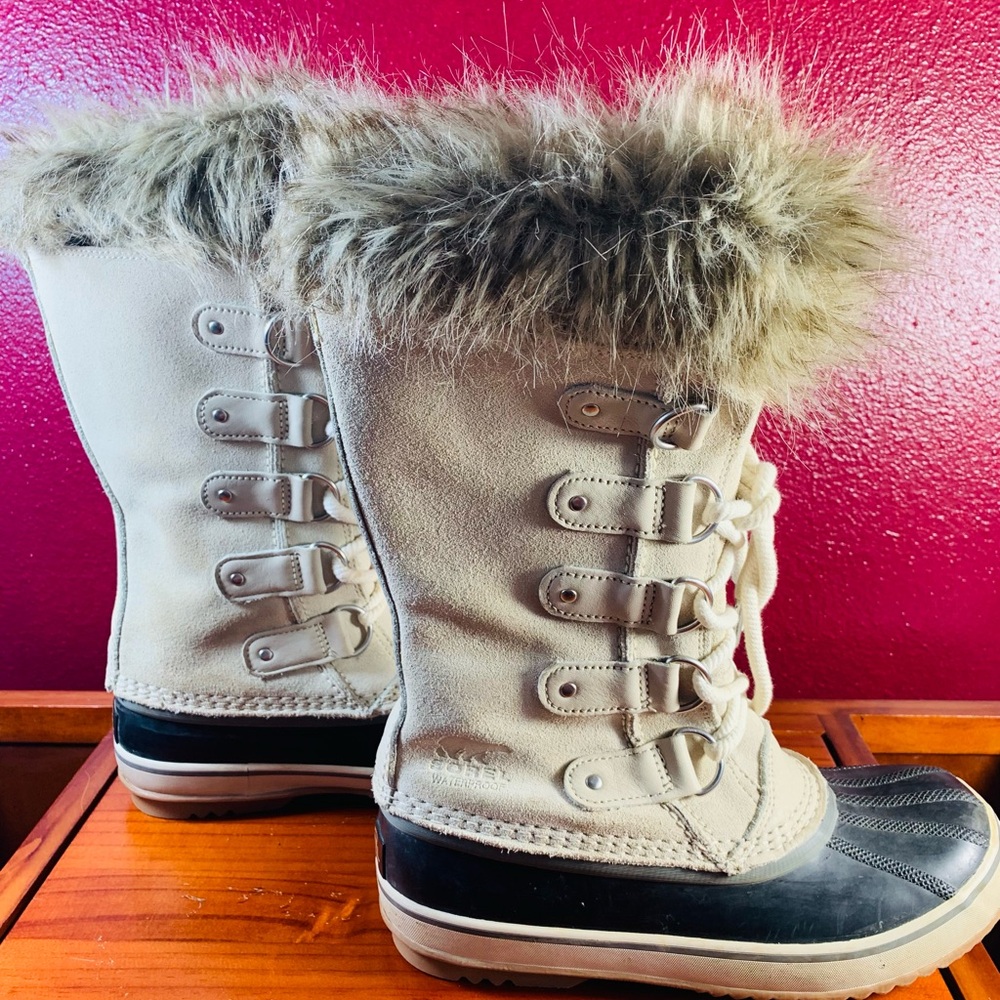 Sorel Women's Lace Up Boots - Cream and Black